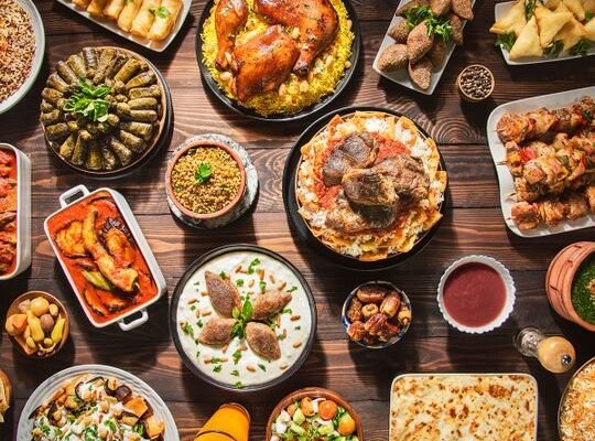 What traditional Emirati dishes are popular in Dubai