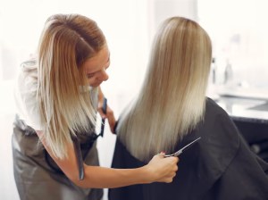 Running ladies salon for sale in Ajman