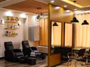 Running beauty salon for sale in Dubai