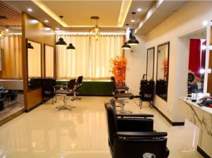 Running ladies salon for sale in Dubai