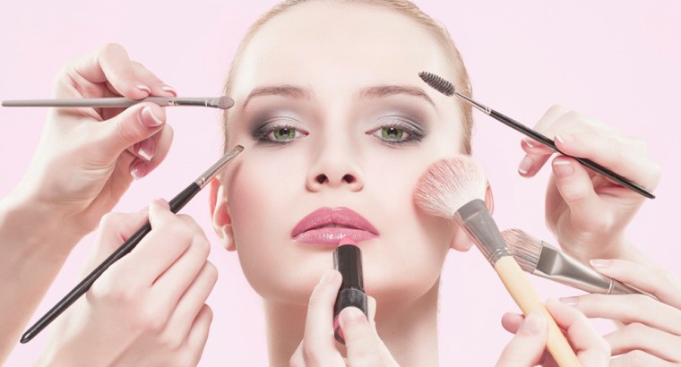 Well running ladies salon for sale in Du...